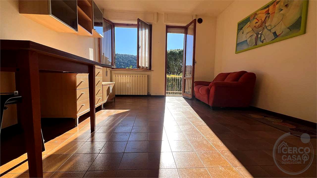 FERRO DI CAVALLO TRILOCALE CON GIARDINO