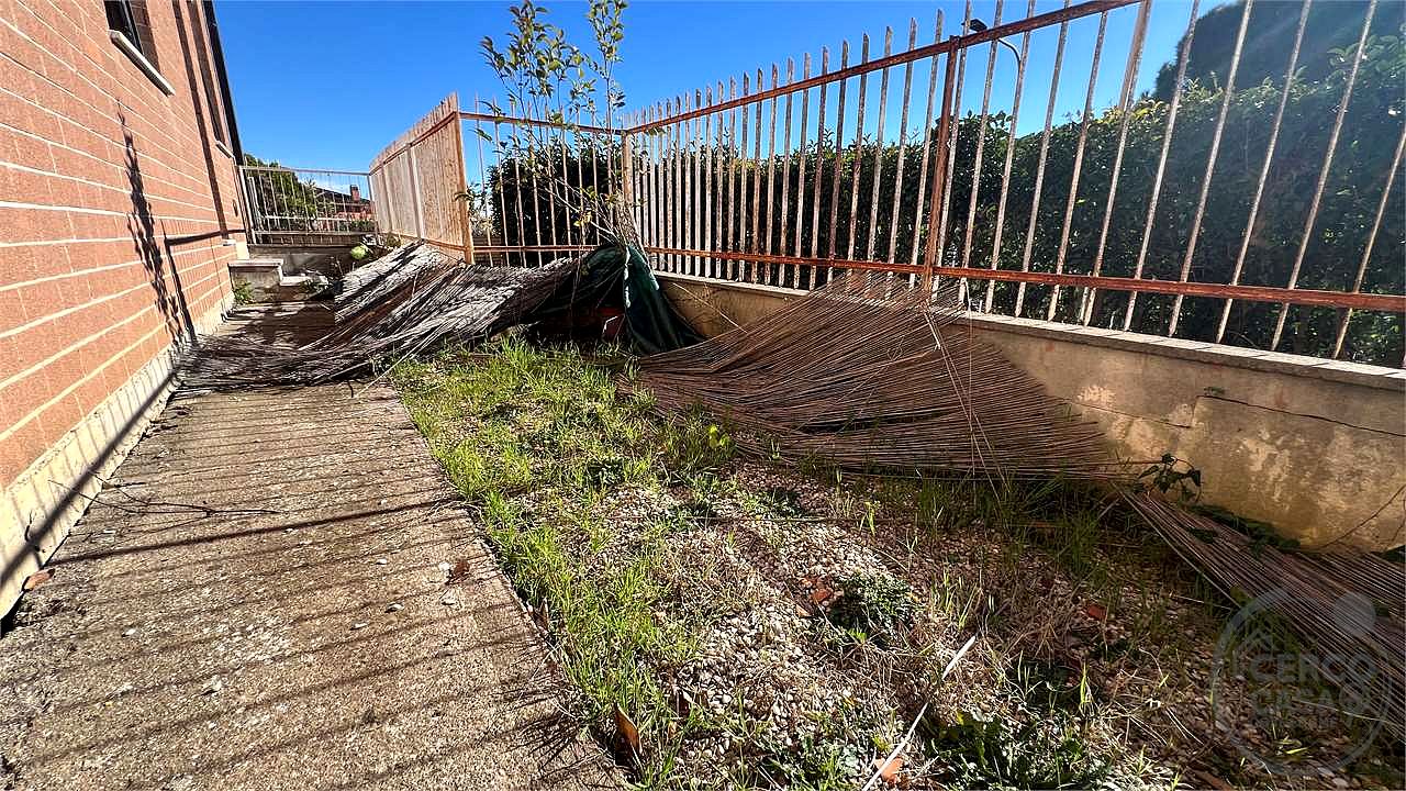 FERRO DI CAVALLO TRILOCALE CON GIARDINO