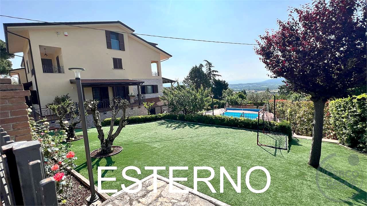 Villa Trifamiliare in Vendita a Perugia (PG)