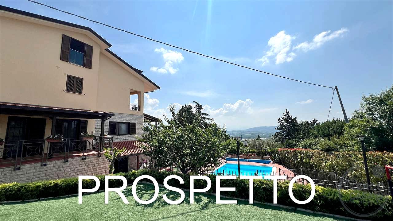Villa Trifamiliare in Vendita a Perugia (PG)