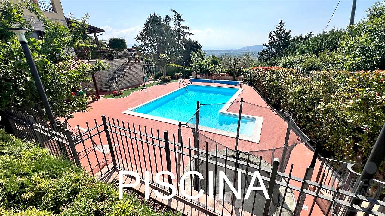 Villa Trifamiliare in Vendita a Perugia (PG)
