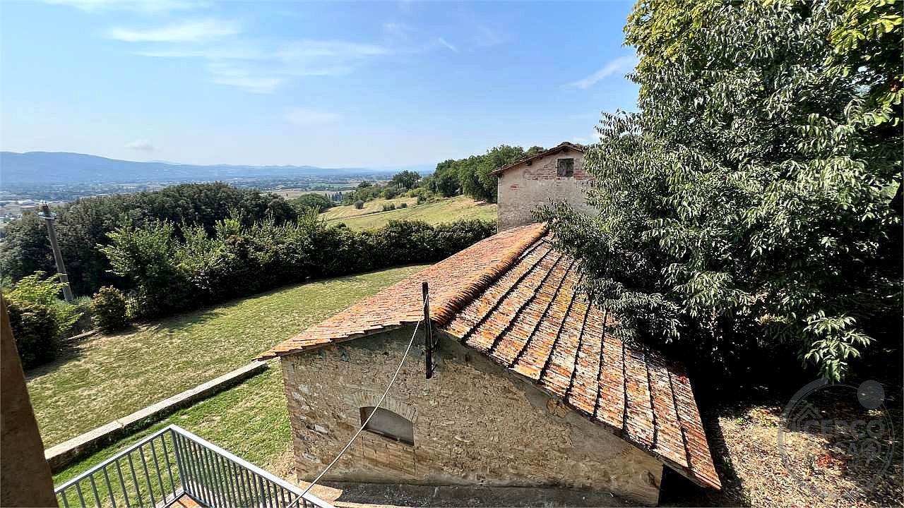 Compendio immobiliare per residenze o attività ricettive