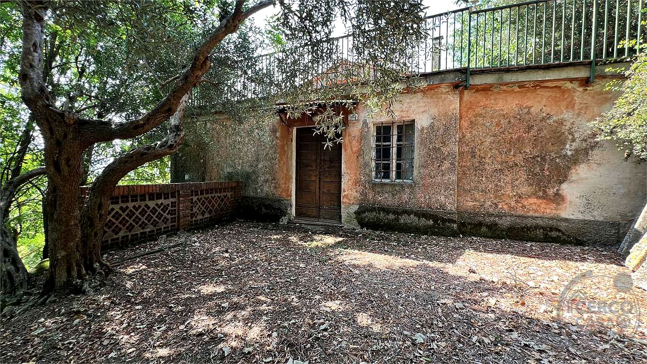 Compendio immobiliare per residenze o attività ricettive