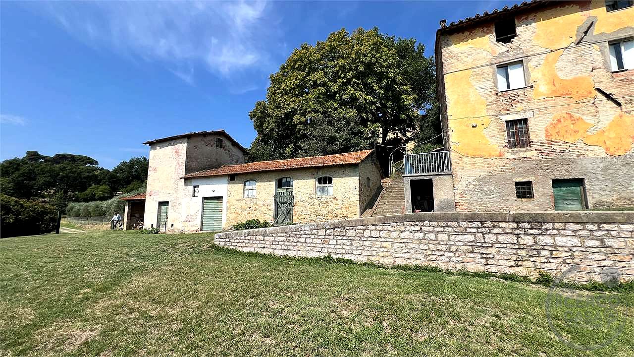 Compendio immobiliare per residenze o attività ricettive