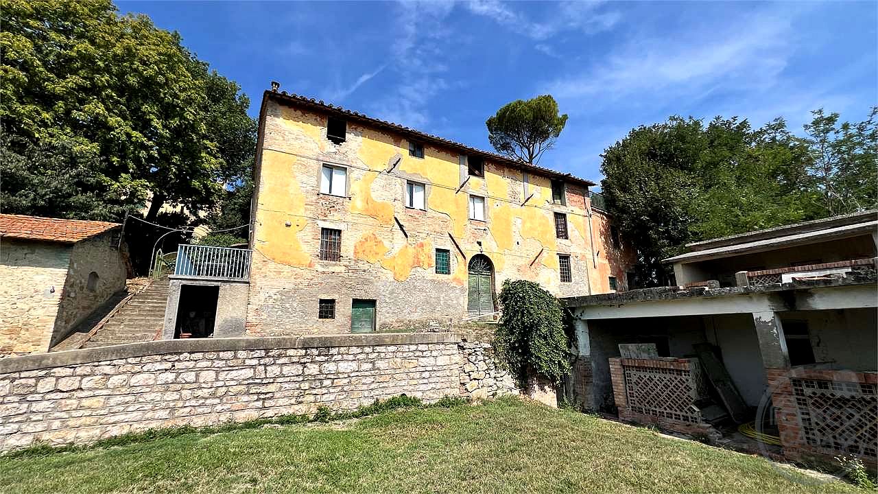 Compendio immobiliare per residenze o attività ricettive