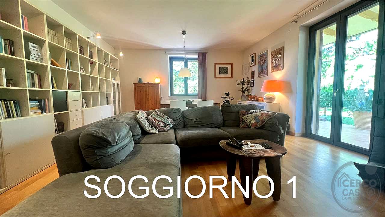 Villa con piscina e campo da tennis