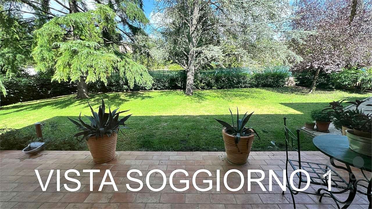 Villa con piscina e campo da tennis