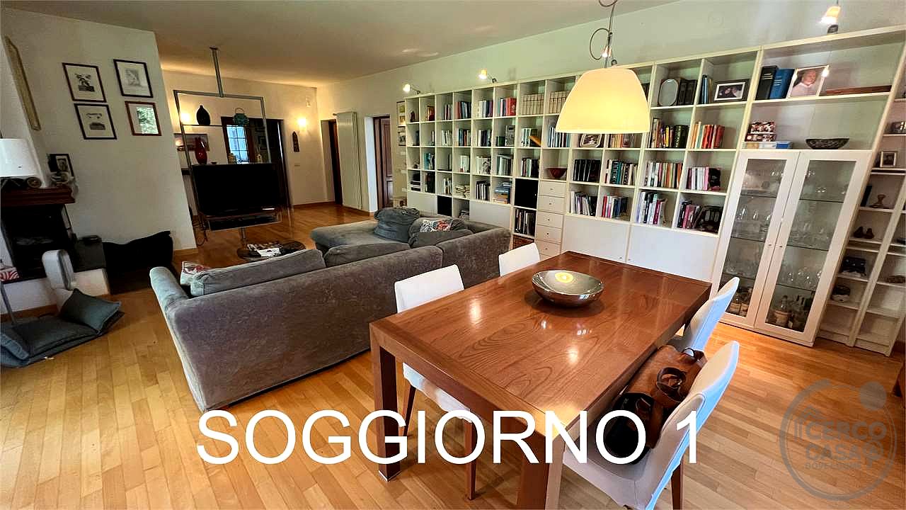 Villa con piscina e campo da tennis