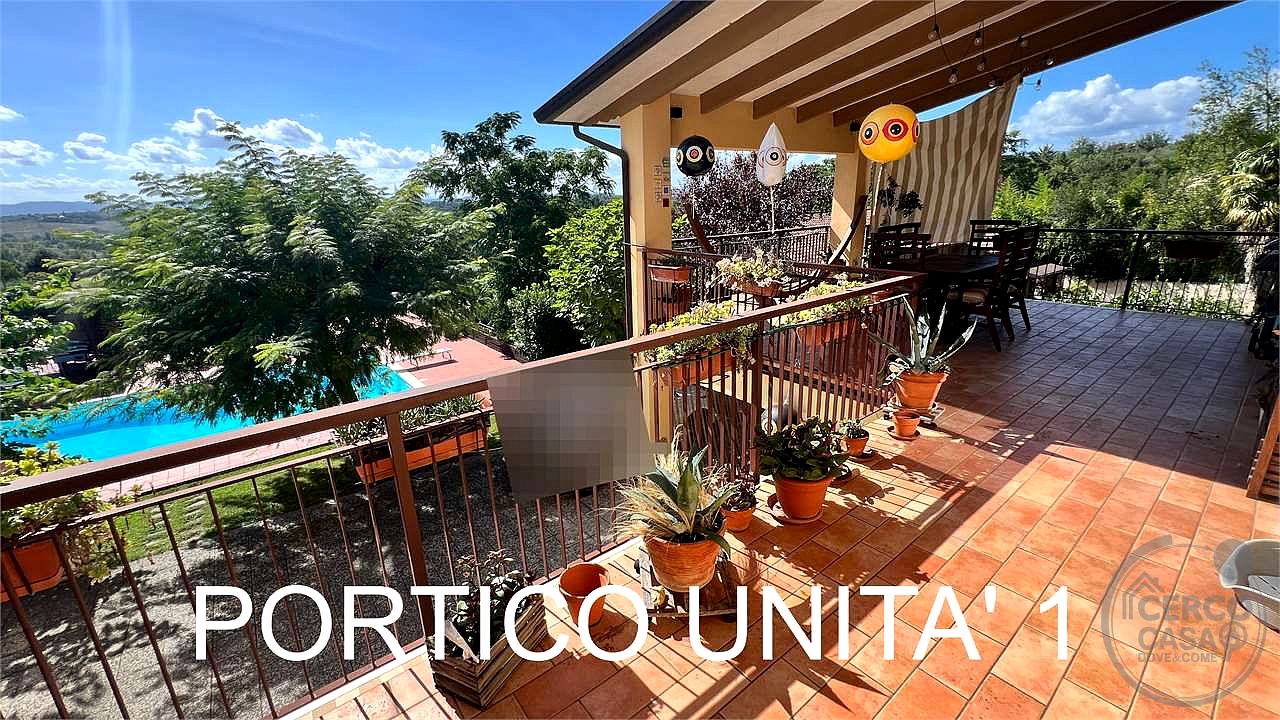 Villa con piscina e campo da tennis