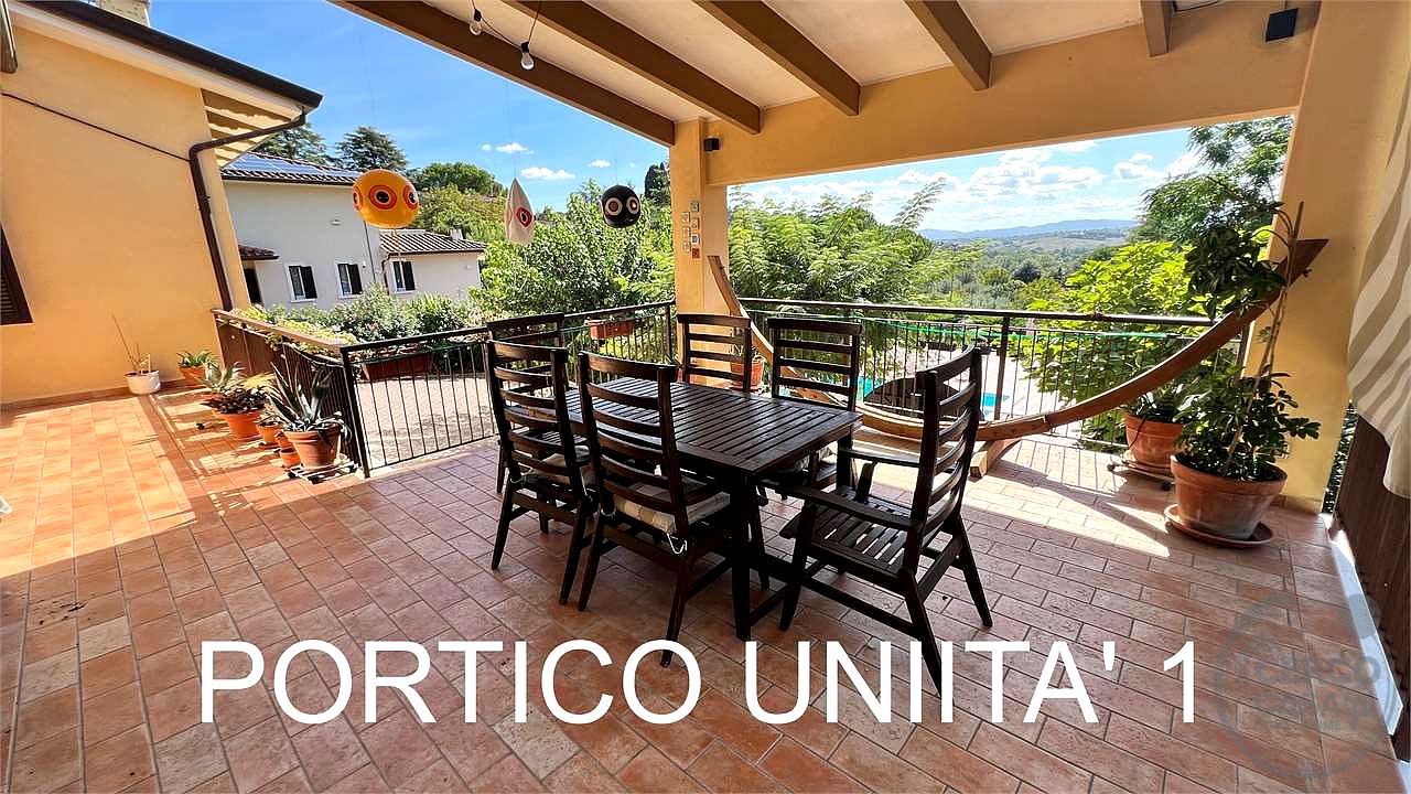 Villa con piscina e campo da tennis