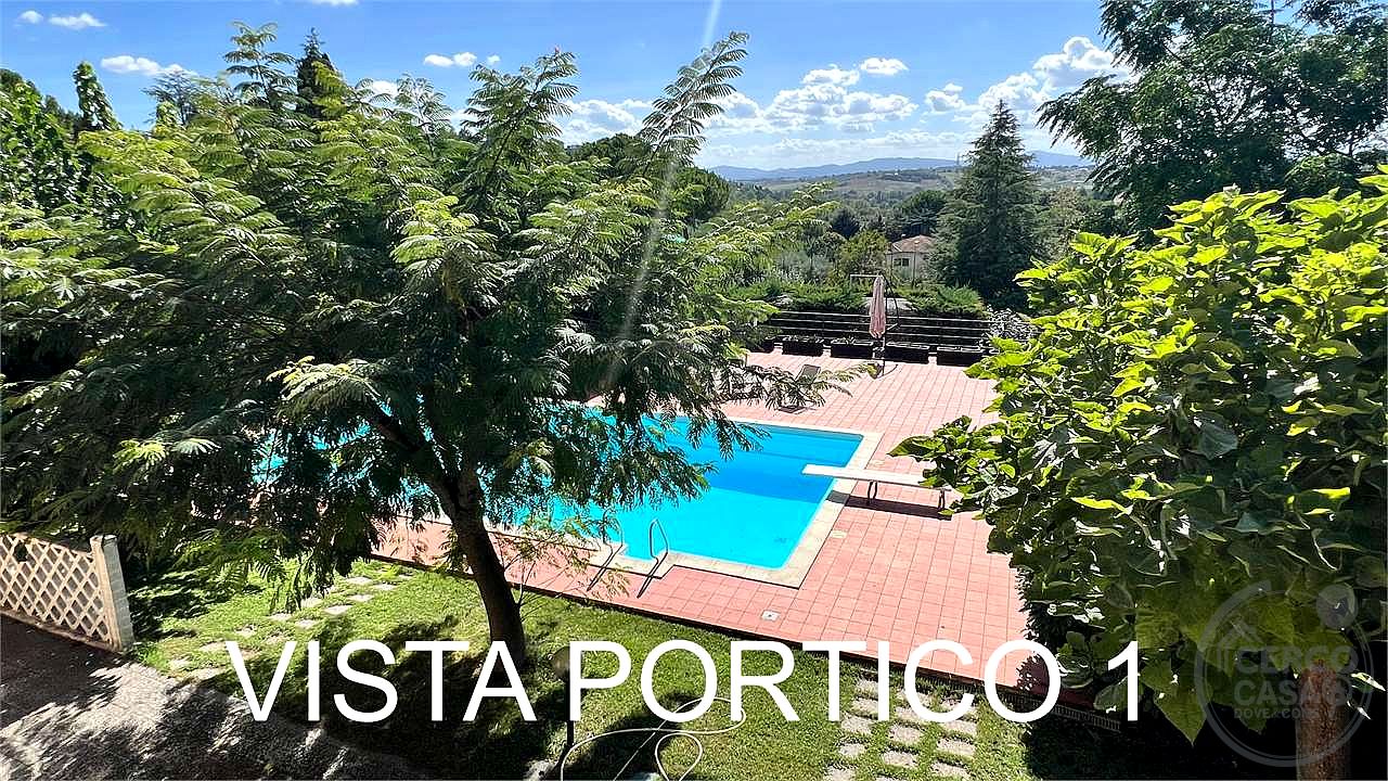 Villa con piscina e campo da tennis
