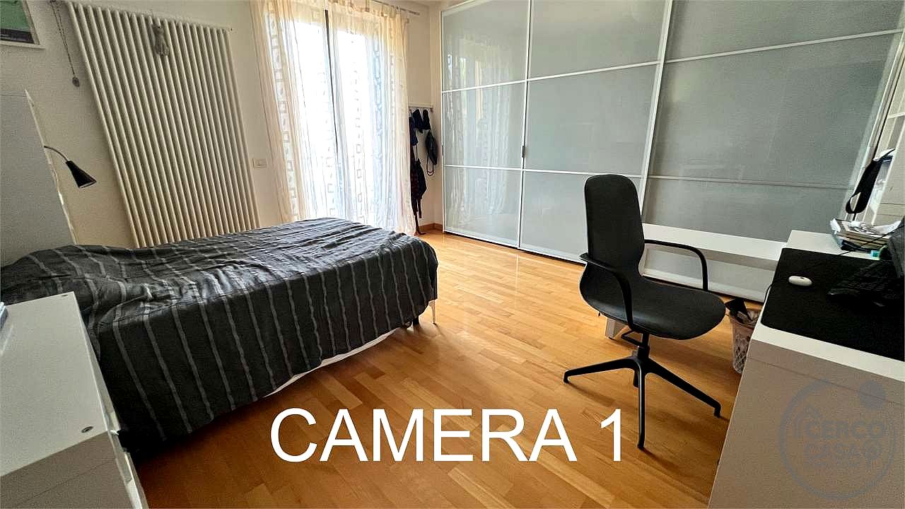 Villa con piscina e campo da tennis