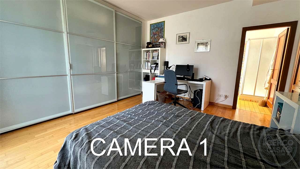 Villa con piscina e campo da tennis