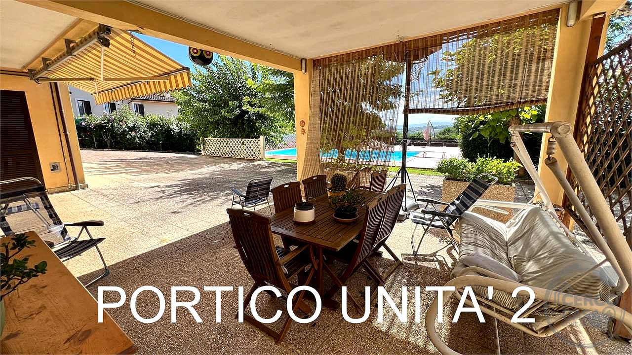 Villa con piscina e campo da tennis