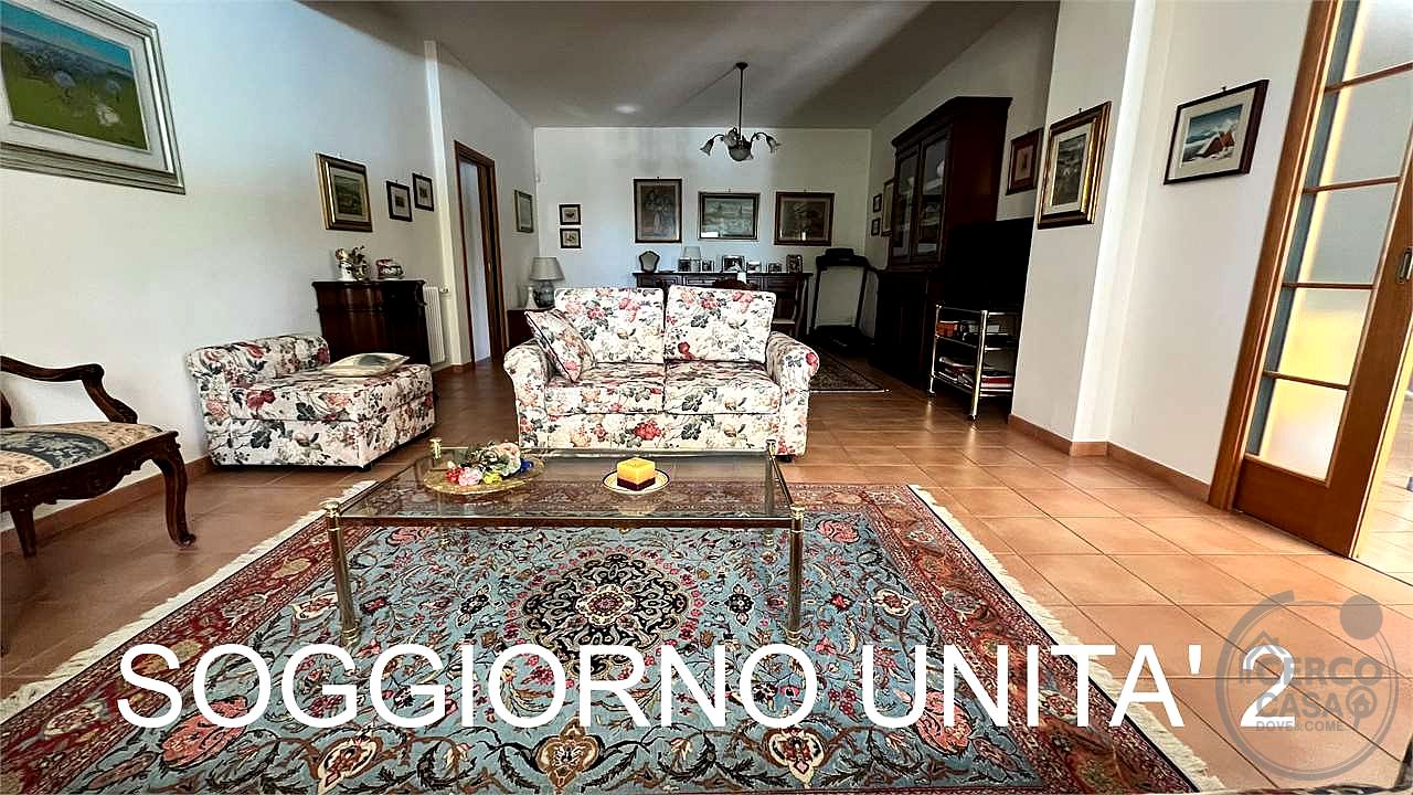 Villa con piscina e campo da tennis