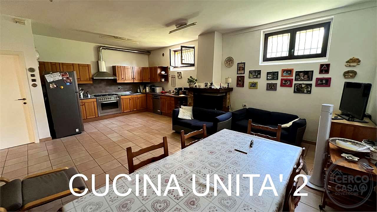Villa con piscina e campo da tennis