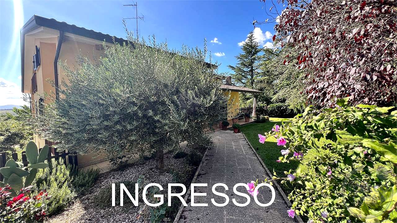 Villa con piscina e campo da tennis