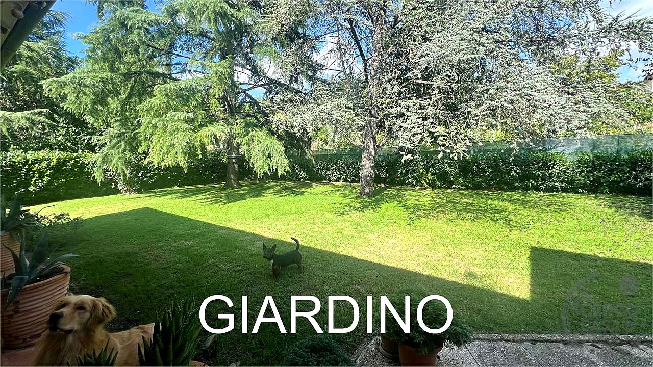 Villa con piscina e campo da tennis