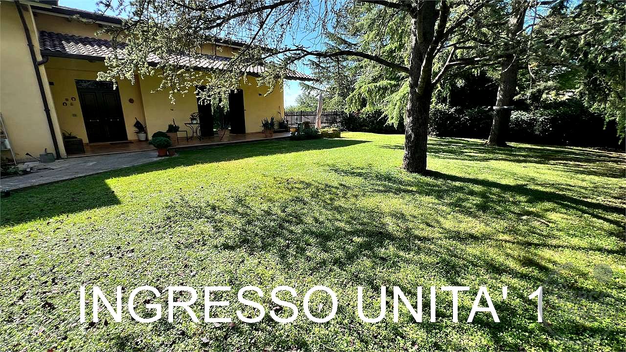 Villa con piscina e campo da tennis