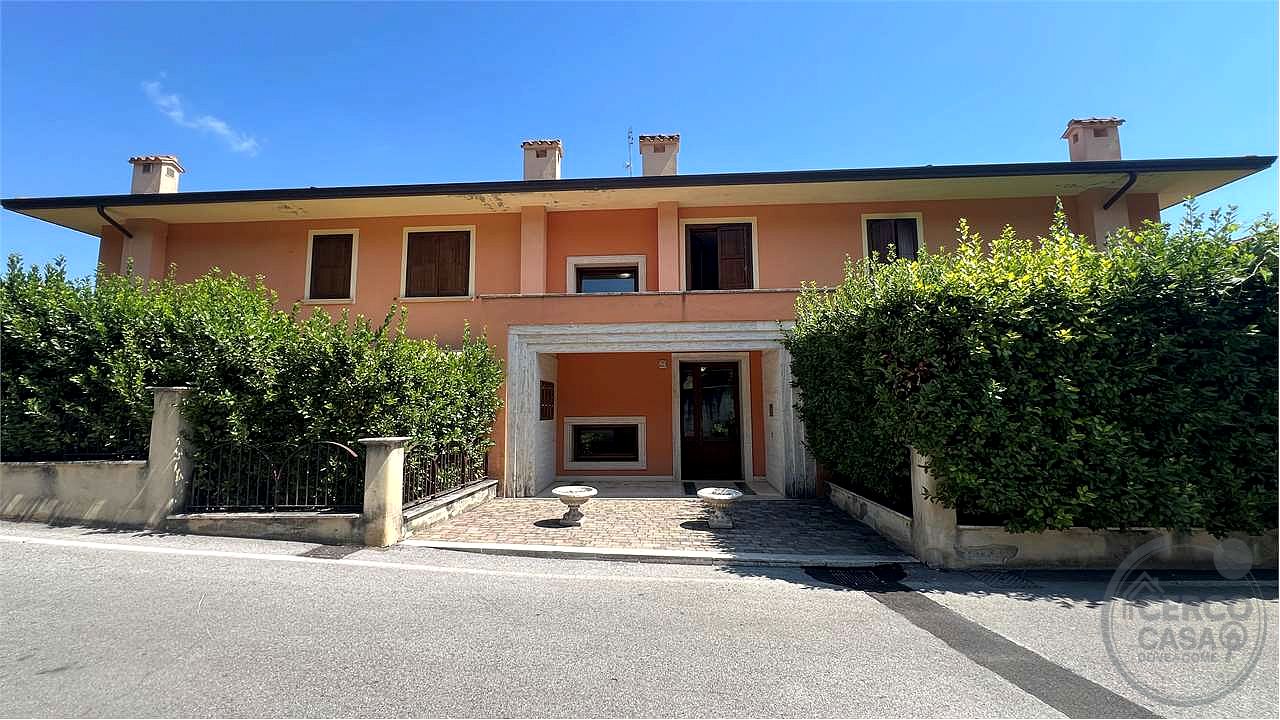 San Mariano,  Appartamento con le caratteristiche di una villa - Corciano