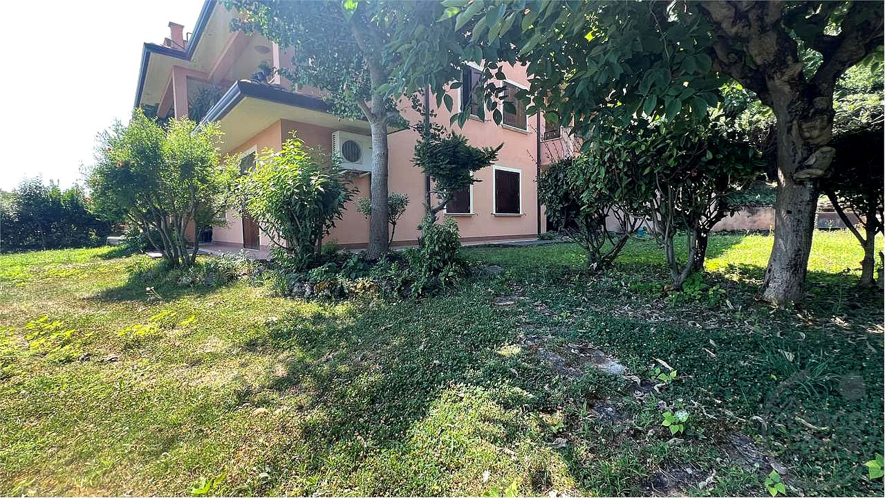 San Mariano, Appartamento con le caratteristiche di una villa