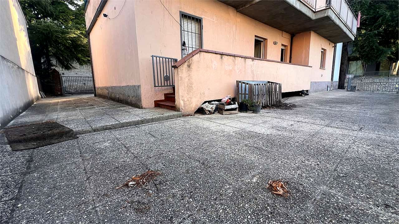 APPARTAMENTO CON INGRESSO INDIPENDENTE, AMPIA CORTE PRIVATA E TAVERNA - Perugia