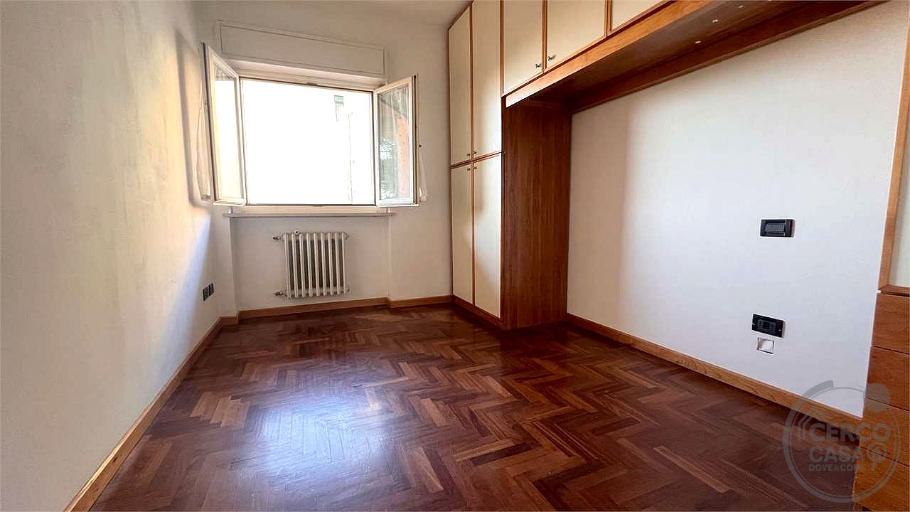 APPARTAMENTO CON INGRESSO INDIPENDENTE, AMPIA CORTE PRIVATA E TAVERNA