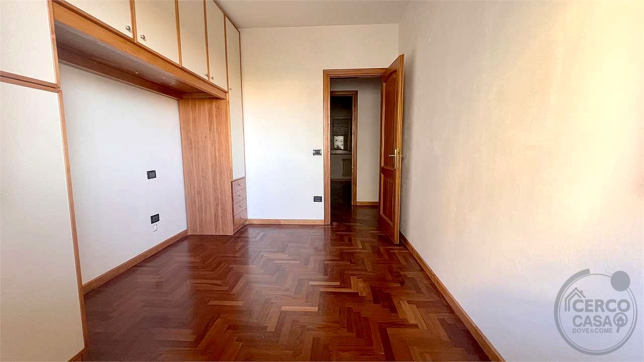 APPARTAMENTO CON INGRESSO INDIPENDENTE, AMPIA CORTE PRIVATA E TAVERNA