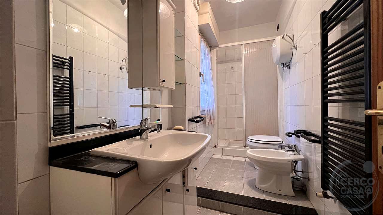 APPARTAMENTO CON INGRESSO INDIPENDENTE, AMPIA CORTE PRIVATA E TAVERNA
