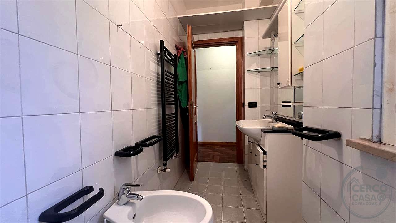 APPARTAMENTO CON INGRESSO INDIPENDENTE, AMPIA CORTE PRIVATA E TAVERNA