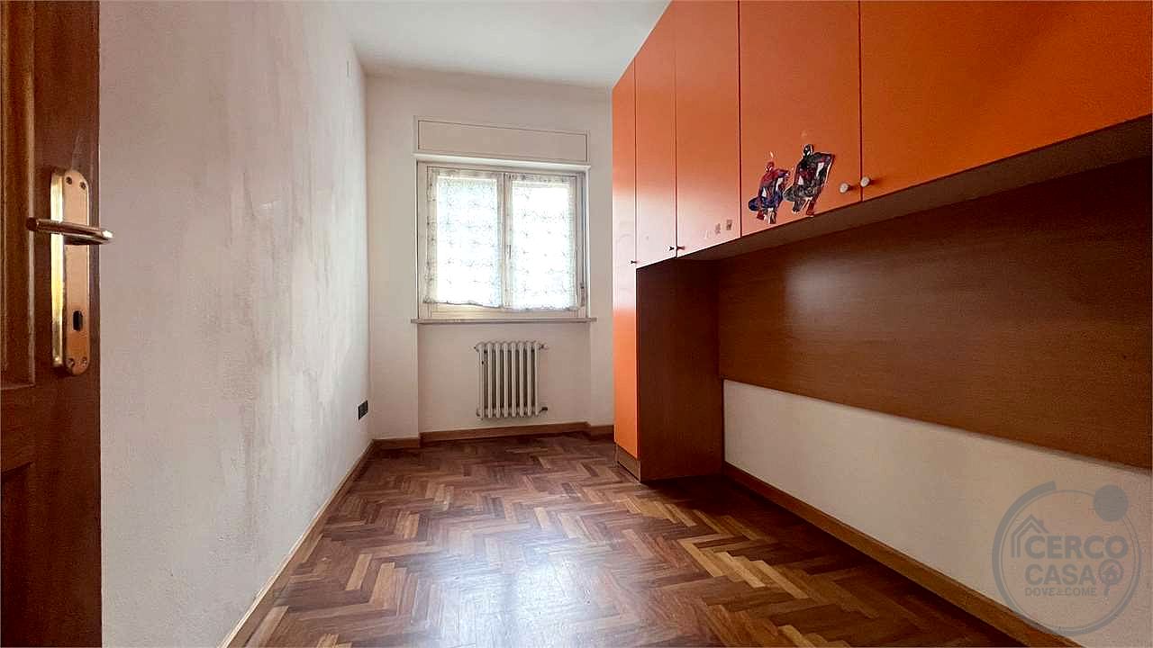 APPARTAMENTO CON INGRESSO INDIPENDENTE, AMPIA CORTE PRIVATA E TAVERNA