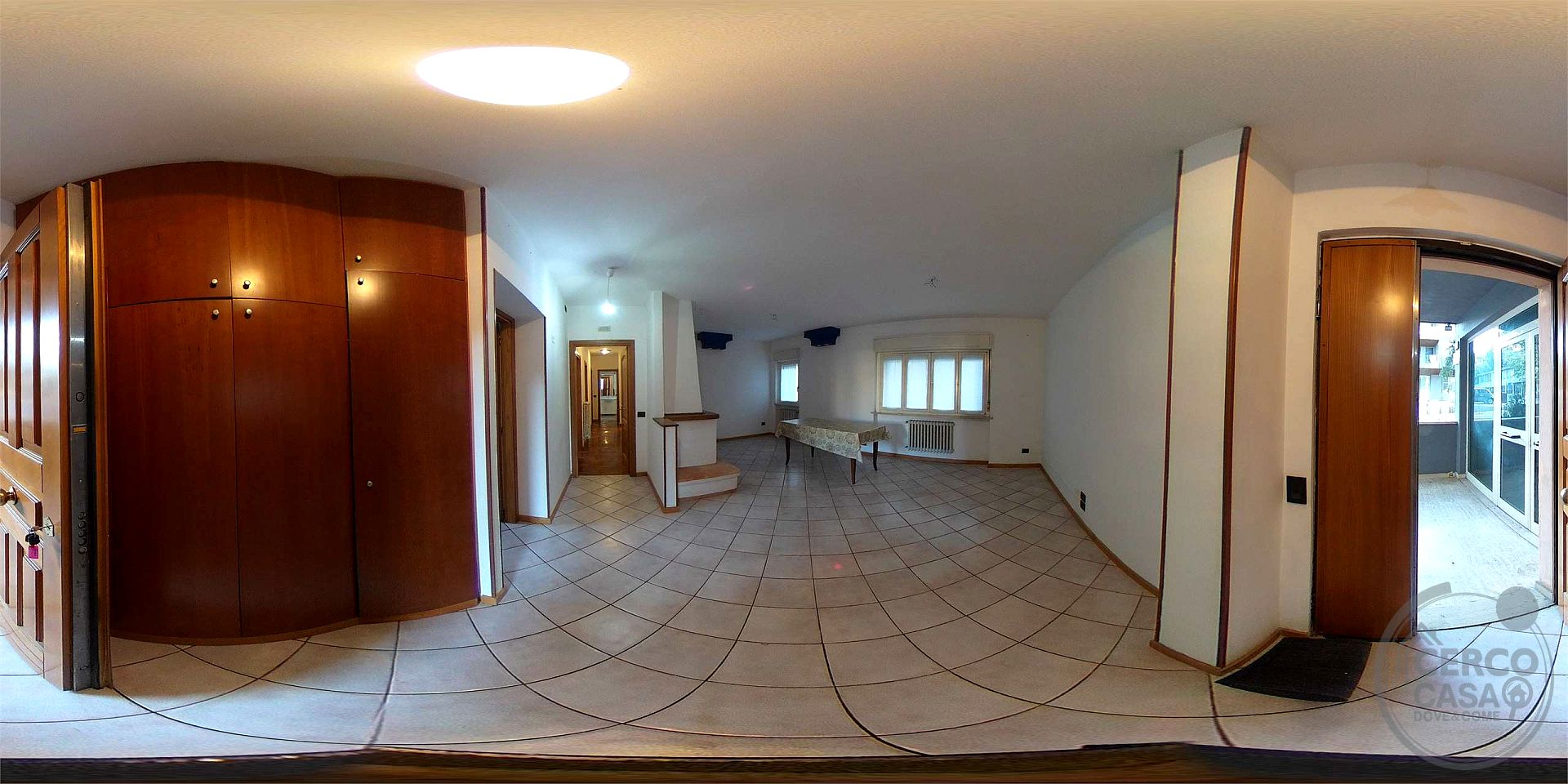 APPARTAMENTO CON INGRESSO INDIPENDENTE, AMPIA CORTE PRIVATA E TAVERNA