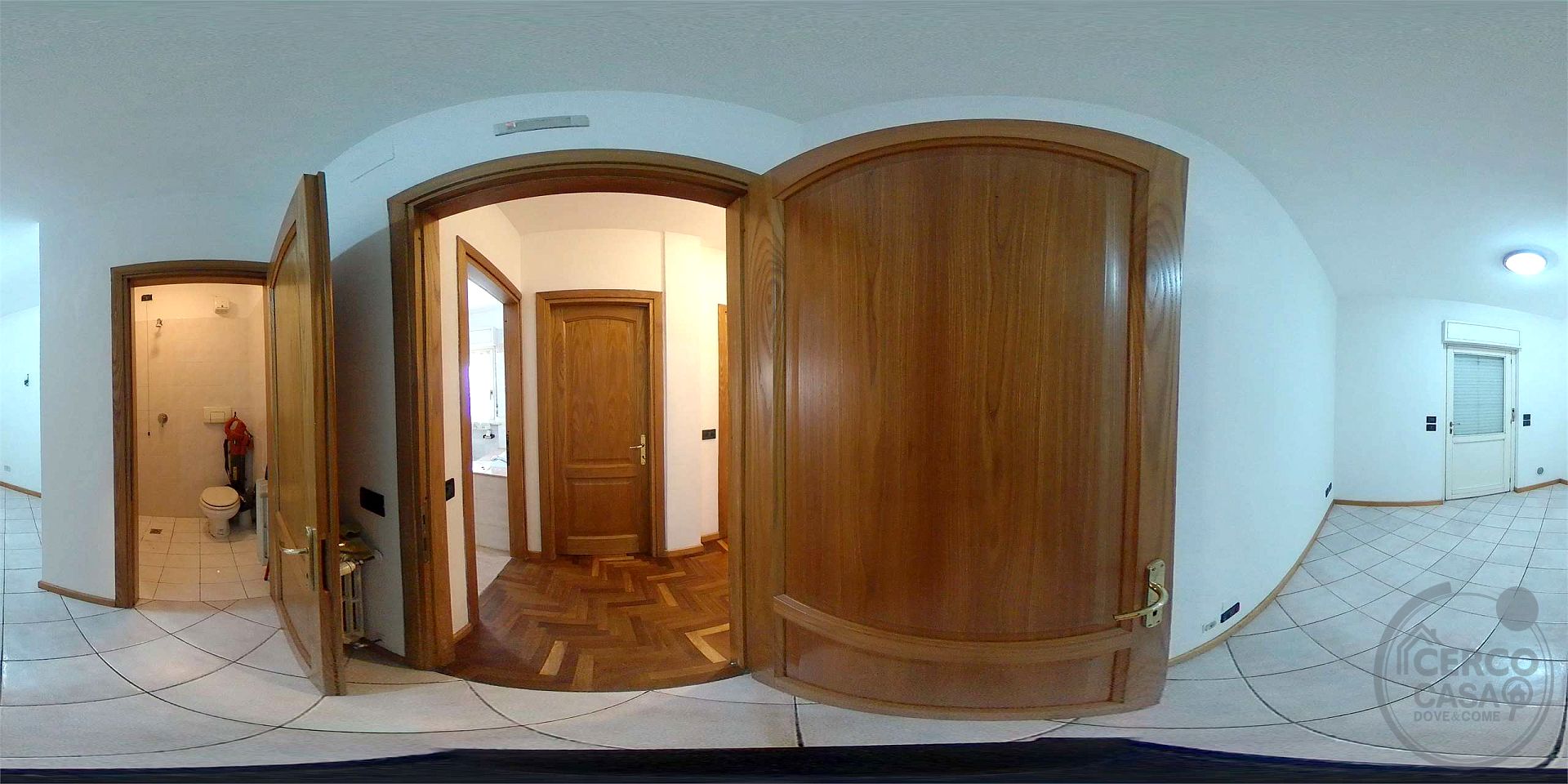 APPARTAMENTO CON INGRESSO INDIPENDENTE, AMPIA CORTE PRIVATA E TAVERNA