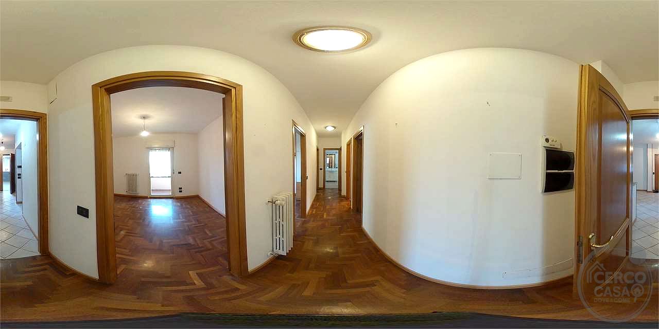 APPARTAMENTO CON INGRESSO INDIPENDENTE, AMPIA CORTE PRIVATA E TAVERNA