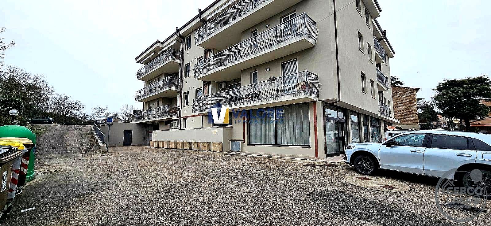 NEGOZIO VENDITA DERUTA RIPABIANCA · foto 3