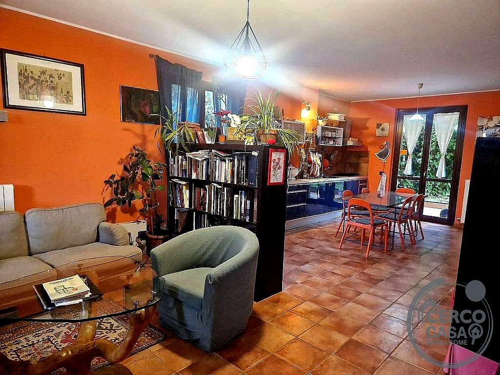 VILLA A SCHIERA VENDITA PERUGIA MONTELAGUARDIA