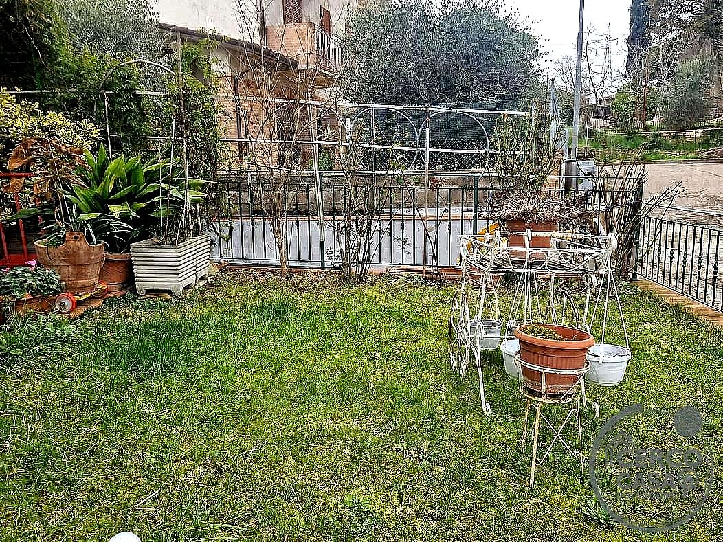 VILLA A SCHIERA VENDITA PERUGIA COLLESTRADA · foto 2
