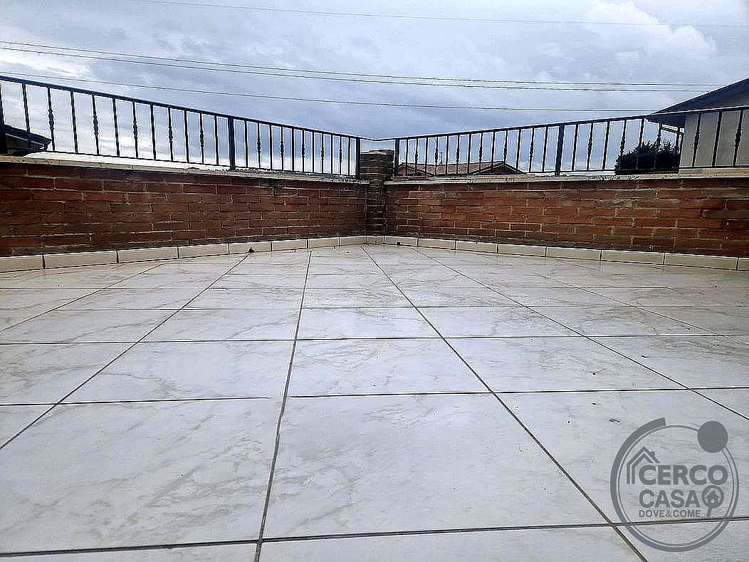 VILLA A SCHIERA VENDITA PERUGIA COLLESTRADA · foto 3