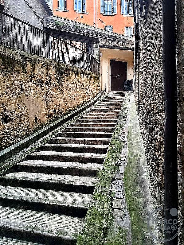 MAGAZZINO VENDITA PERUGIA CENTRO STORICO · foto 1