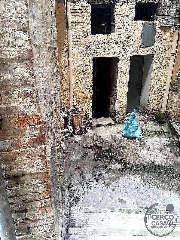 MAGAZZINO VENDITA PERUGIA CENTRO STORICO · foto 4