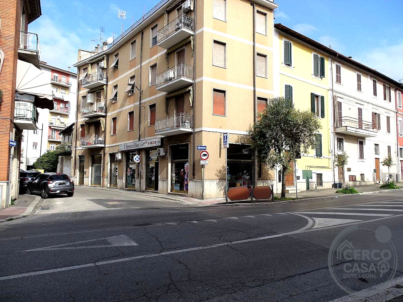NEGOZIO AFFITTO TERNI SEMICENTRO