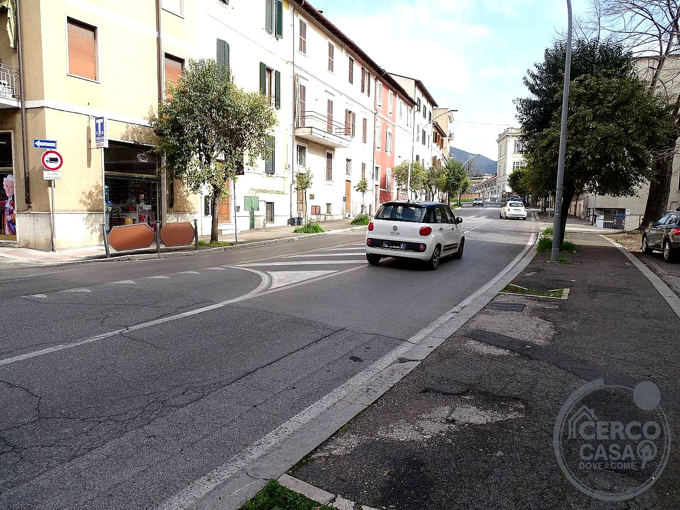 NEGOZIO AFFITTO TERNI SEMICENTRO · foto 4